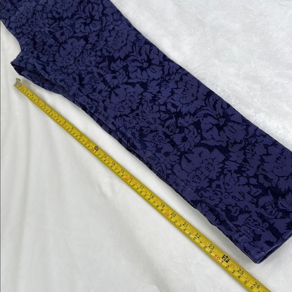 The essential SKINNY by ANTHROPOLOGY | Floral Patterned Pants in Purple | Size 2 - Picture 6 of 9